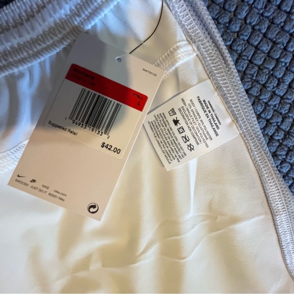 Nike White Athletic Shorts Moisture-Wicking Design - Picture 6 of 8